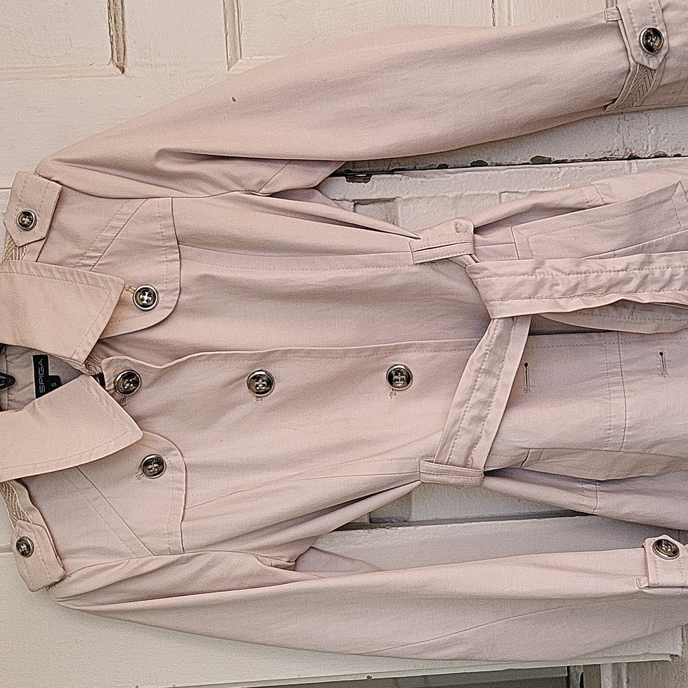 Via Spiga Trench